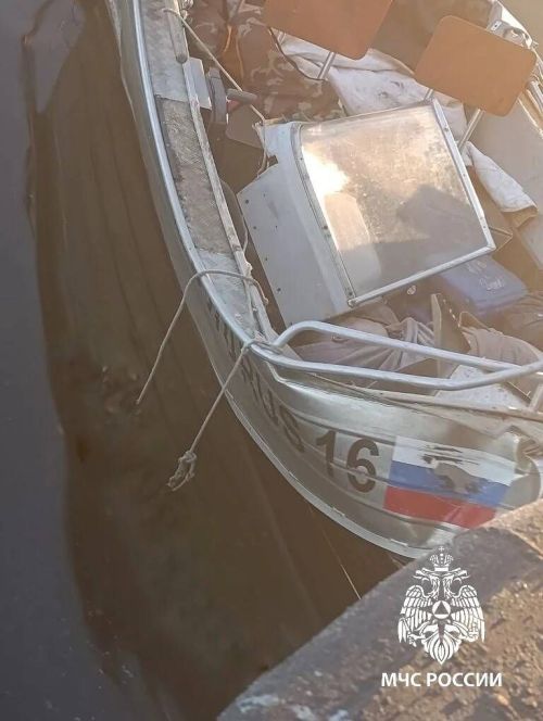 Несчастный случай на воде: лодка врезалась в металлический понтон