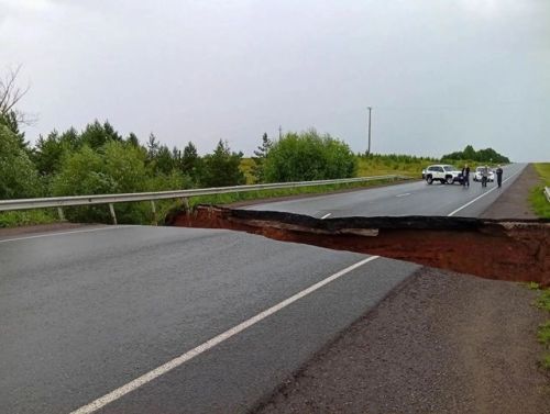 На трассе Сарманово — Набережные Челны провалилось полотно