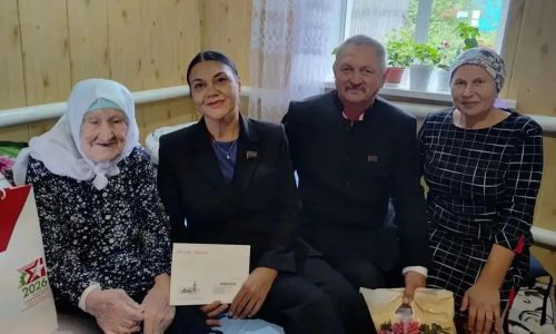 Жительницу села Яна Сала поздравили с 99-летием