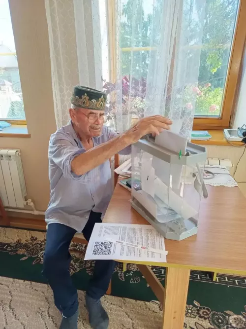 90-летний житель Рыбной Слободы пришёл на голосование