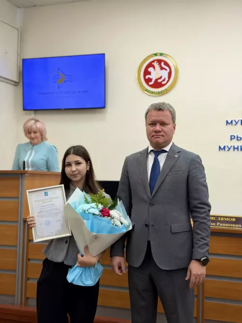 В Рыбной Слободе наградили организаторов палаточного лагеря «Сэйлэн»