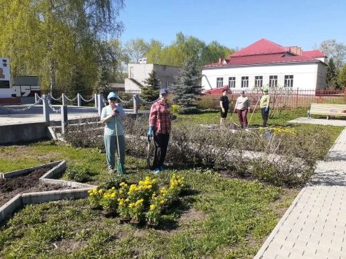 Җиңү көне уңаеннан һәйкәлләрне тәртипкә китерәләр