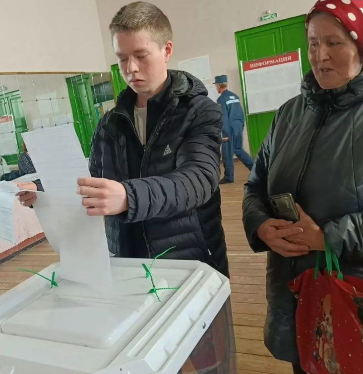 Котлы Бөкәш авылы яшьләре сайлауларга бик теләп катнаша