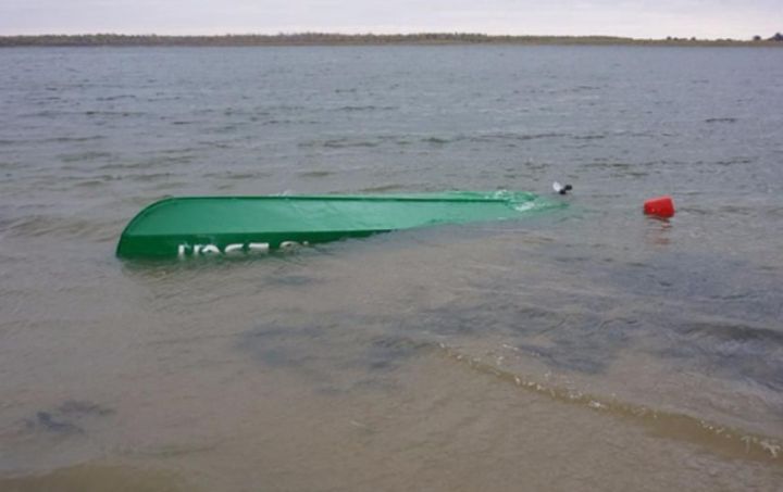 Лодку со страшной находкой обнаружили спасатели на реке Кама