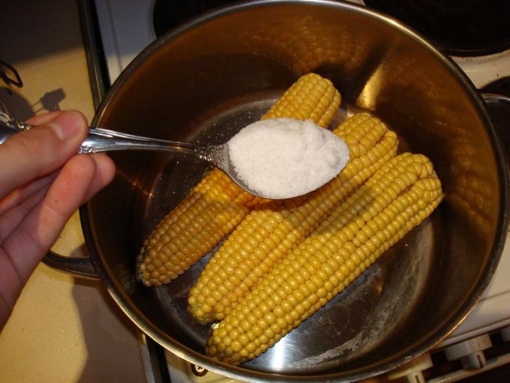 Два способа быстро сварить кукурузу