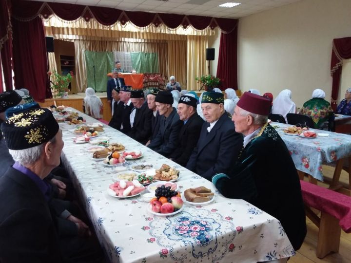 В селе Новый Арыш стало доброй традицией отмечать Международный день пожилых людей