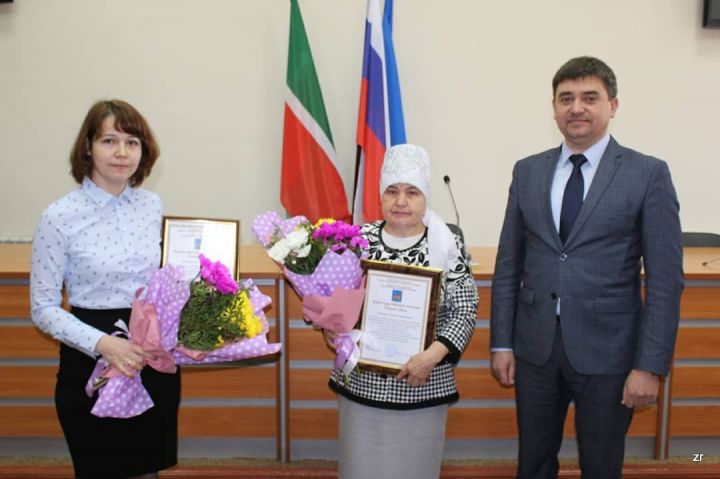 Танзиля Закирова и Гульназ Зарипова удостоились Благодарственного письма главы района.