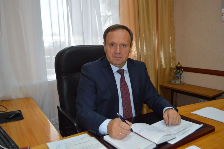 Поздравление начальника Рыбно Слободского  районного отдела образования с днем Учителя