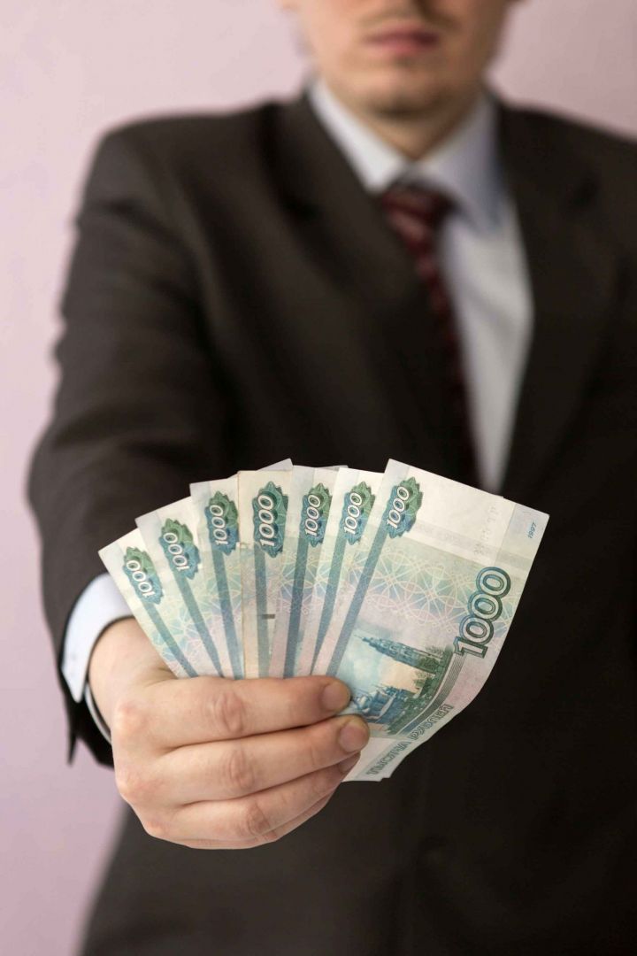 С 1 января россиян ждут прибавки. Кому и на сколько повысят зарплату