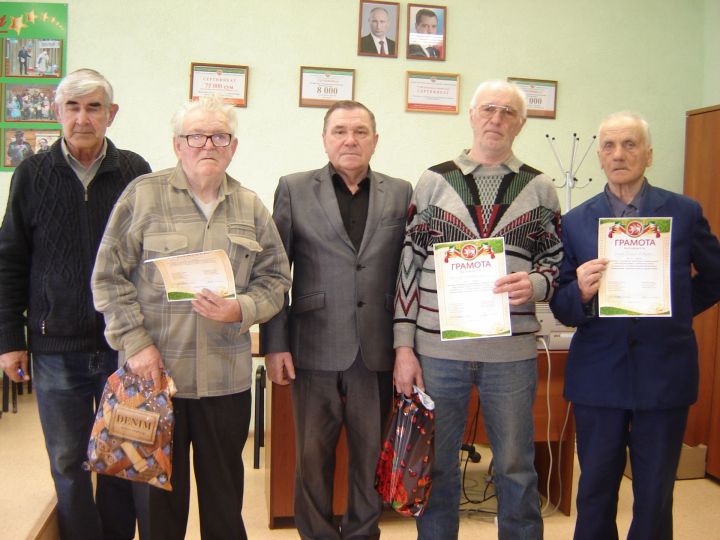В Рыбно - Слободском районном Доме культуры прошел  турнир по шашкам и шахматам