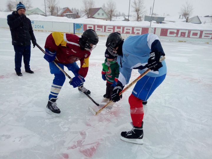 На катке спортивно-оздоровительного комплекса «Дельфин» состоялся традиционный районный турнир по хоккею с шайбой