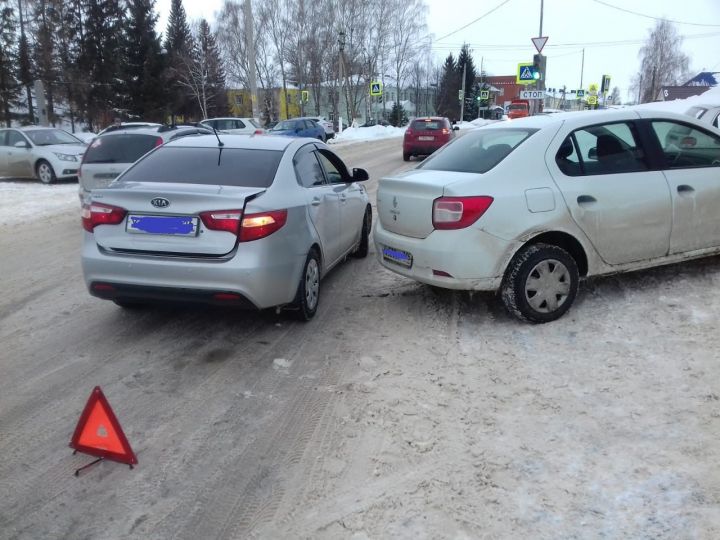 В Рыбной Слободе столкнулись два автомобиля