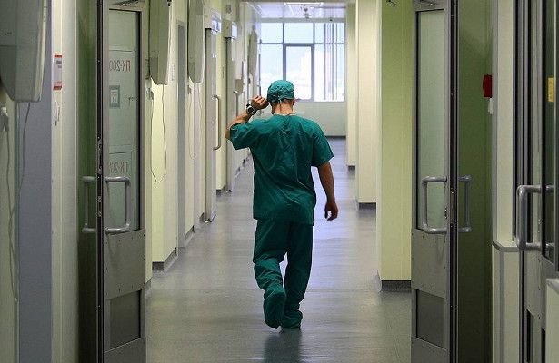 В России врачи оставили пациента умирать в подсобке