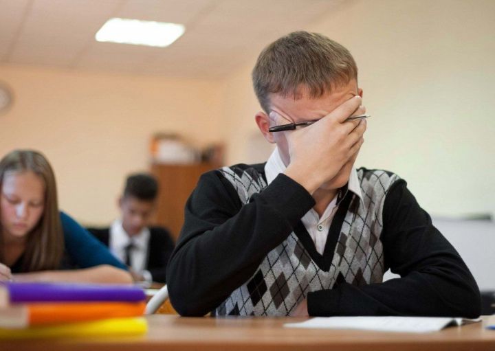 В Татарстане школьник пришел на ЕГЭ со «звонящим» гипсом