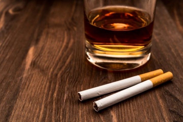 Алкоголь и сигареты скоро станут недоступны для россиян