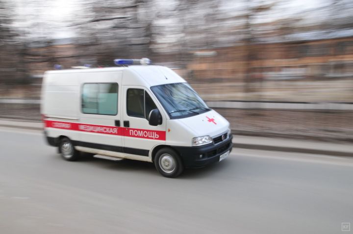 В России врач скорой пнул женщину, которой требовалась помощь