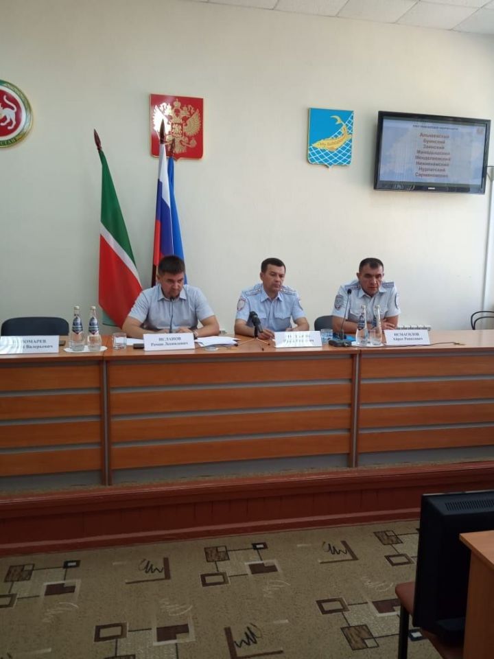 Прошло расширенное заседание комиссии по обеспечению  безопасности дорожного движения Рыбно-Слободского муниципального района.