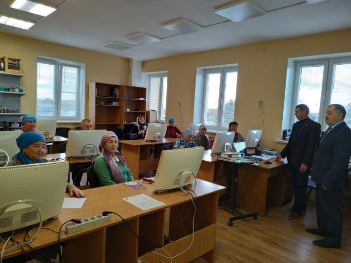 Пенсионеры Рыбно-Слободского района учатся компьютерной грамотности