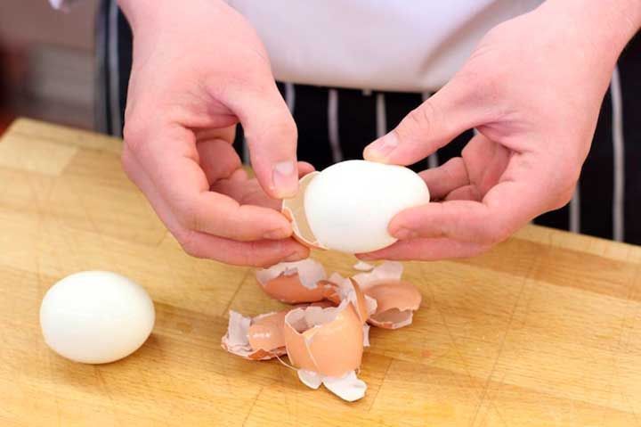 Как легко почистить яйца