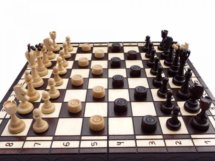 В районном Доме культуры состоится районный турнир по шахматам и шашкам среди пенсионеров