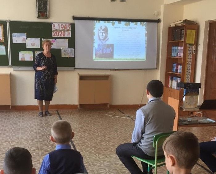 В Корноуховской школе прошло литературно- музыкальное мероприятие «Праздник Есенинской поэзии»