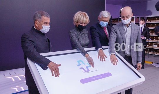 Рустам Минниханов открыл новый аптечный цифровой хаб в Казани