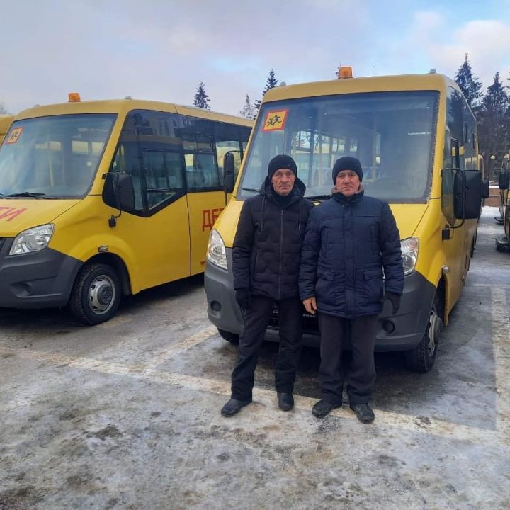 Рыбно-Слободскому району  подарили два школьных автобуса