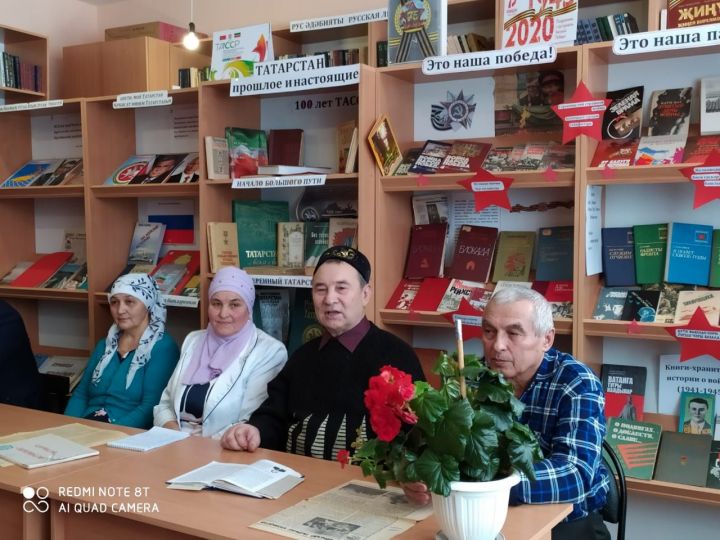 В Юлсубинской сельской библиотеке в рамках 100-летия образования ТАССР состоялась встреча с передовиками труда колхоза