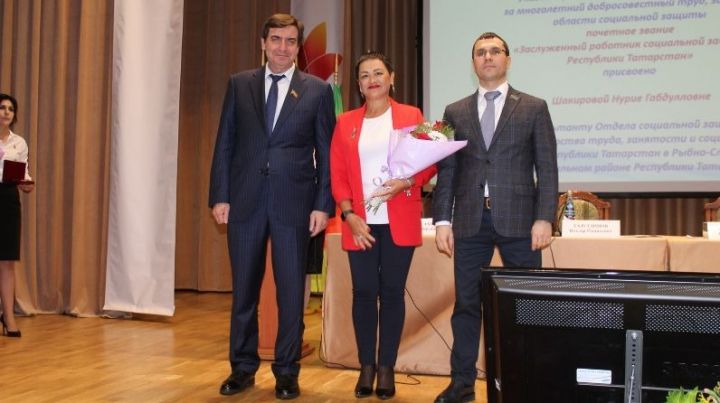 Почетное звание «Заслуженный работник социальной защиты населения Республики Татарстан» присвоено Шакировой Нурие Габдулловне