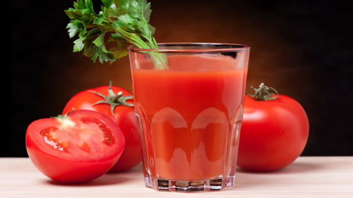 Какая польза от натурального томатного сока и кому он категорически противопоказан