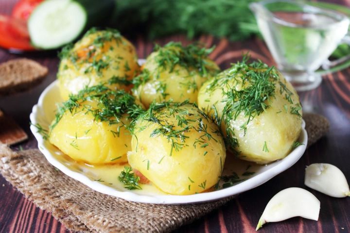 Рецепт запеченного картофеля в фольге с чесноком и зеленью