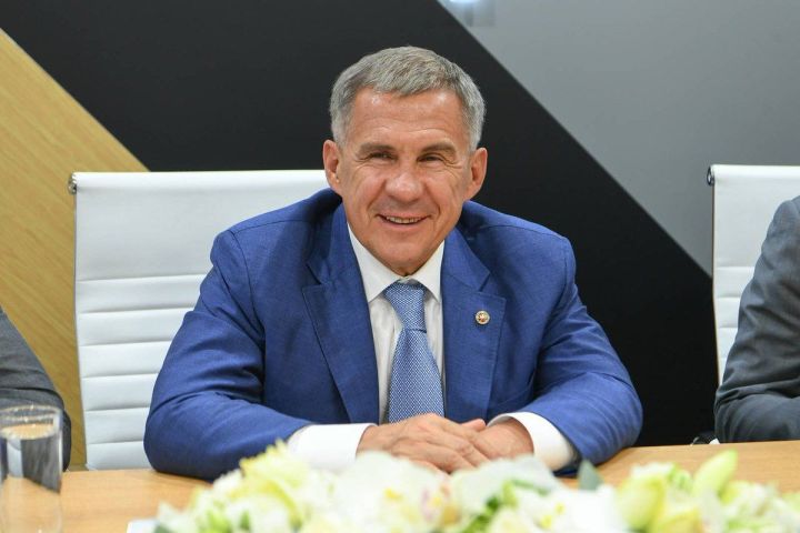 Минниханов выразил благодарность татарстанцам, внесшим вклад в становление республики