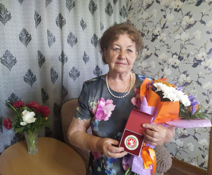 Мария Писарева награждена юбилейной медалью
