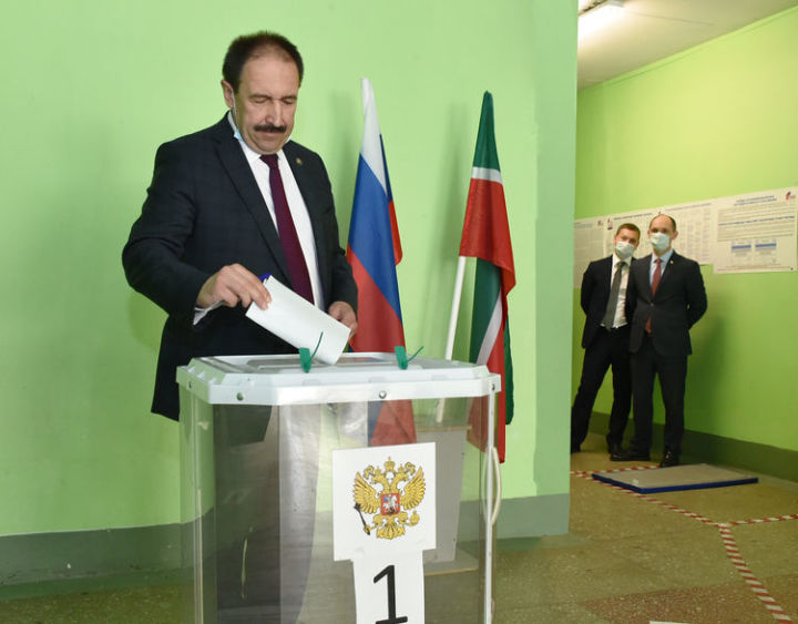 Алексей Песошин проголосовал по поправкам к Конституции России