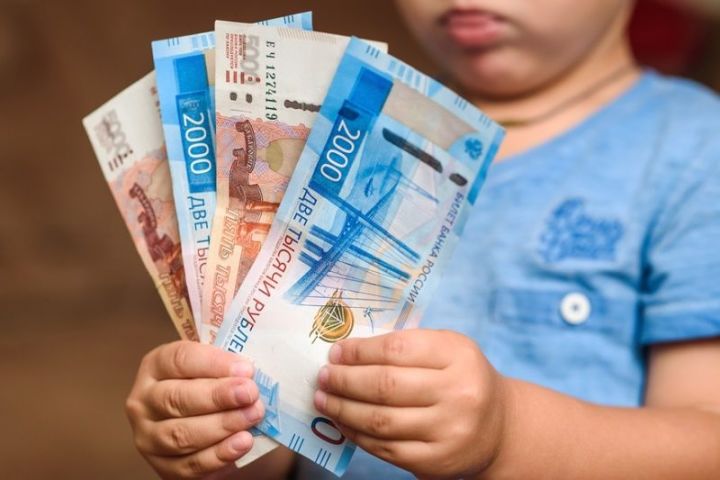 Минтруд России объяснил, когда начнется перечисление выплат на детей