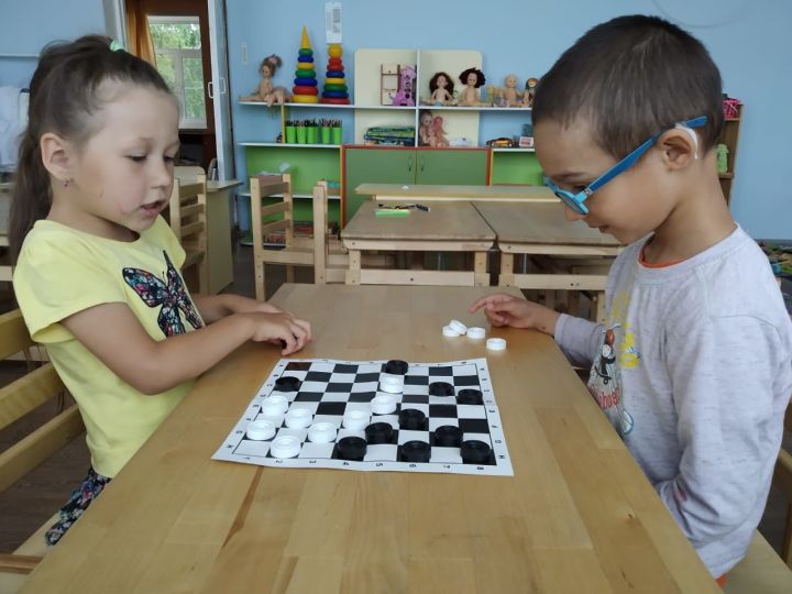 Районыбыз балалар бакчаларында шахмат, шашка турнирлары үткәрелде.