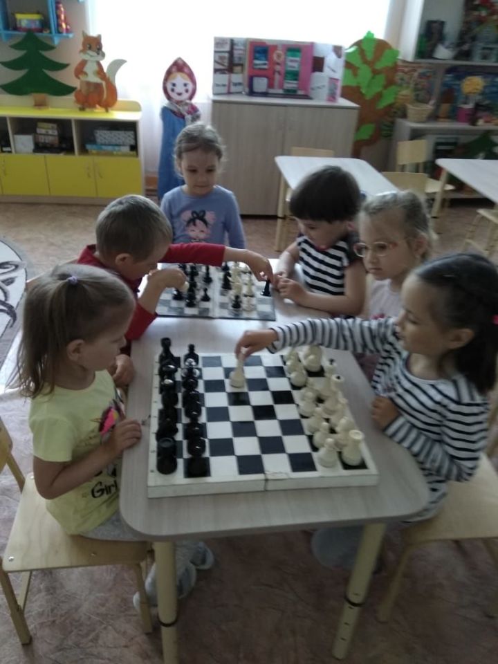 Районыбыз балалар бакчаларында шахмат, шашка турнирлары үткәрелде.