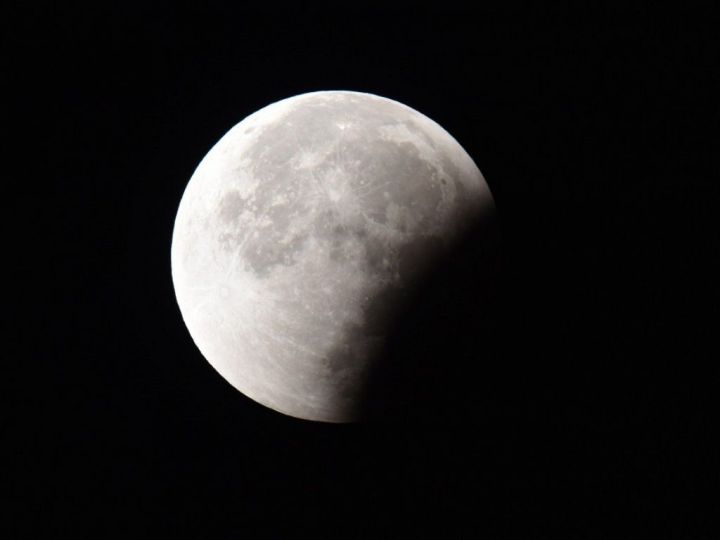 Жители Татарстана увидят полутеневое затмение Луны