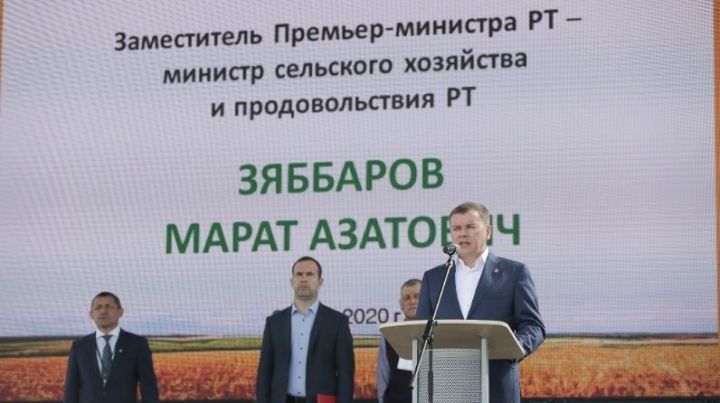 Марат Зяббаров открыл крупнейшую выставку полевого формата «День Поля в Татарстане – 2020»