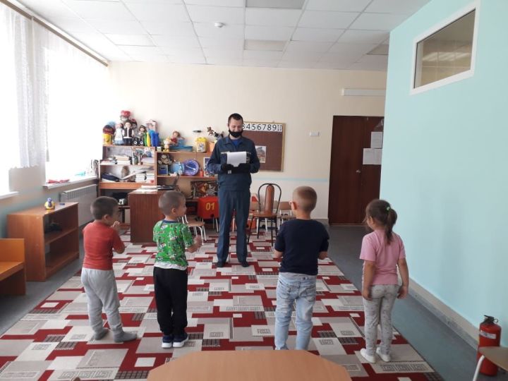 В Рыбно-Слободском районе учат правилам безопасности&nbsp; с детства!