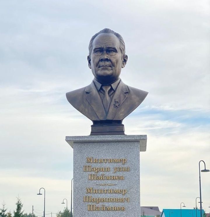 Первому Президенту РТ Минтимеру Шаймиеву установлен бронзовый бюст