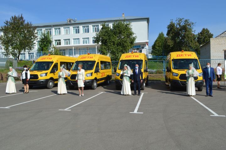Четыре школы Рыбно - Слободского района получили  новые автобусы