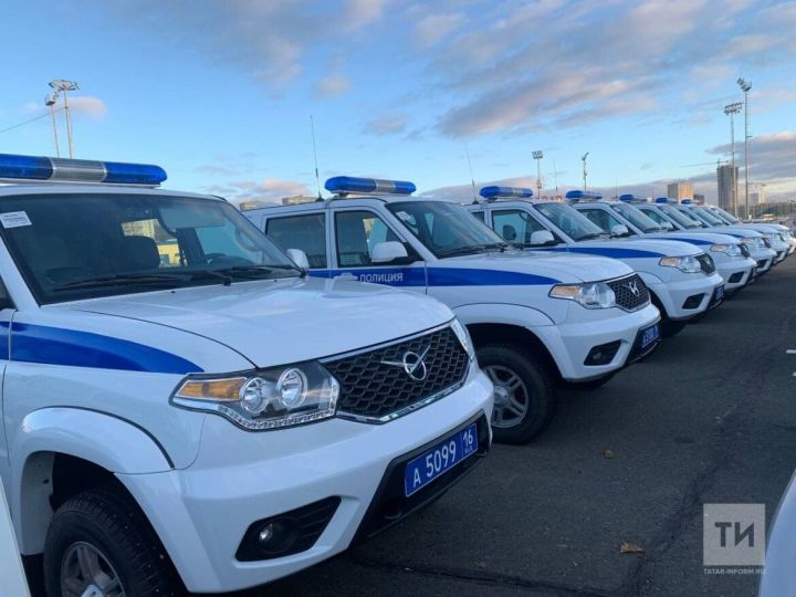 Татарстанские полицейские получили из рук Президента РТ ключи от 63 новых автомобилей 