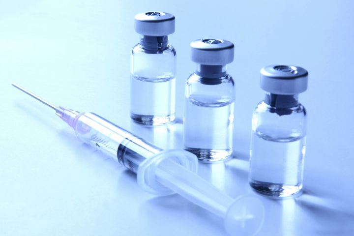 Динар Гаязов : "Человек, сделавший вакцину, переносит болезнь намного легче ."