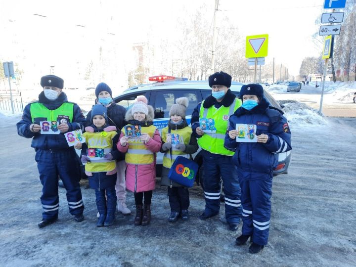 В Татарстане юные инспекторы движения провели акцию «Письмо водителю»