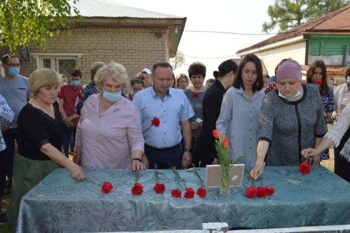 Рыбнослободцы выразили соболезнования родным жертв стрельбы в школе Казани