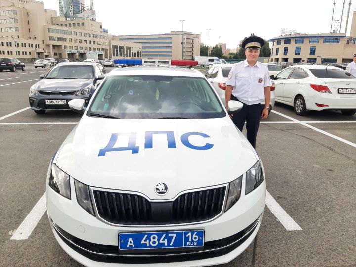 Житель Казани поблагодарил полицейского за спасение жизни