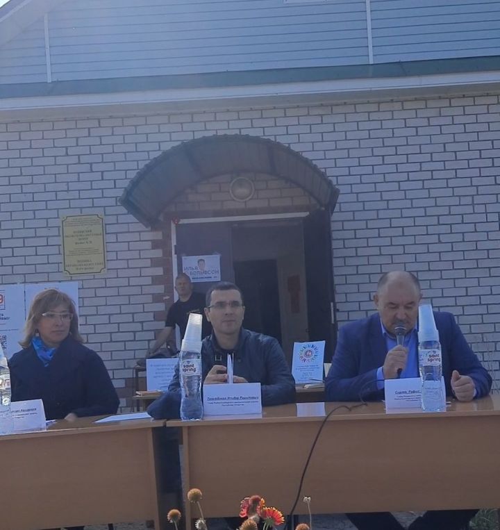 Министр труда и социальной защиты РТ Эльмира Зарипова посетила сход граждан в Рыбно-Слободском районе