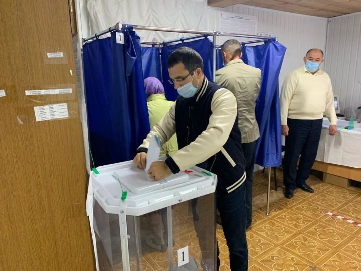 Глава Рыбно - Слободского района Ильдар Тазутдинов проголосовал на выборах в Госдуму РФ