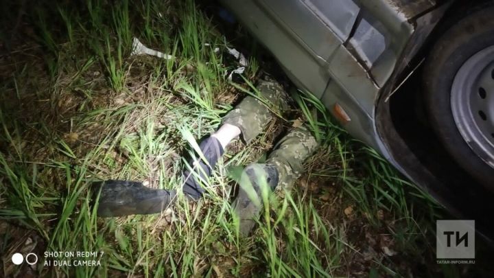 В Татарстане водителя насмерть придавило перевернувшимся автомобилем